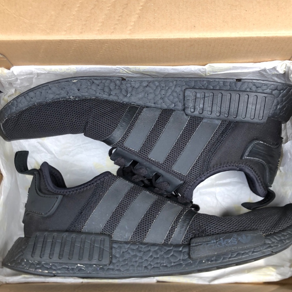 Black adidas nmd r1 triple black